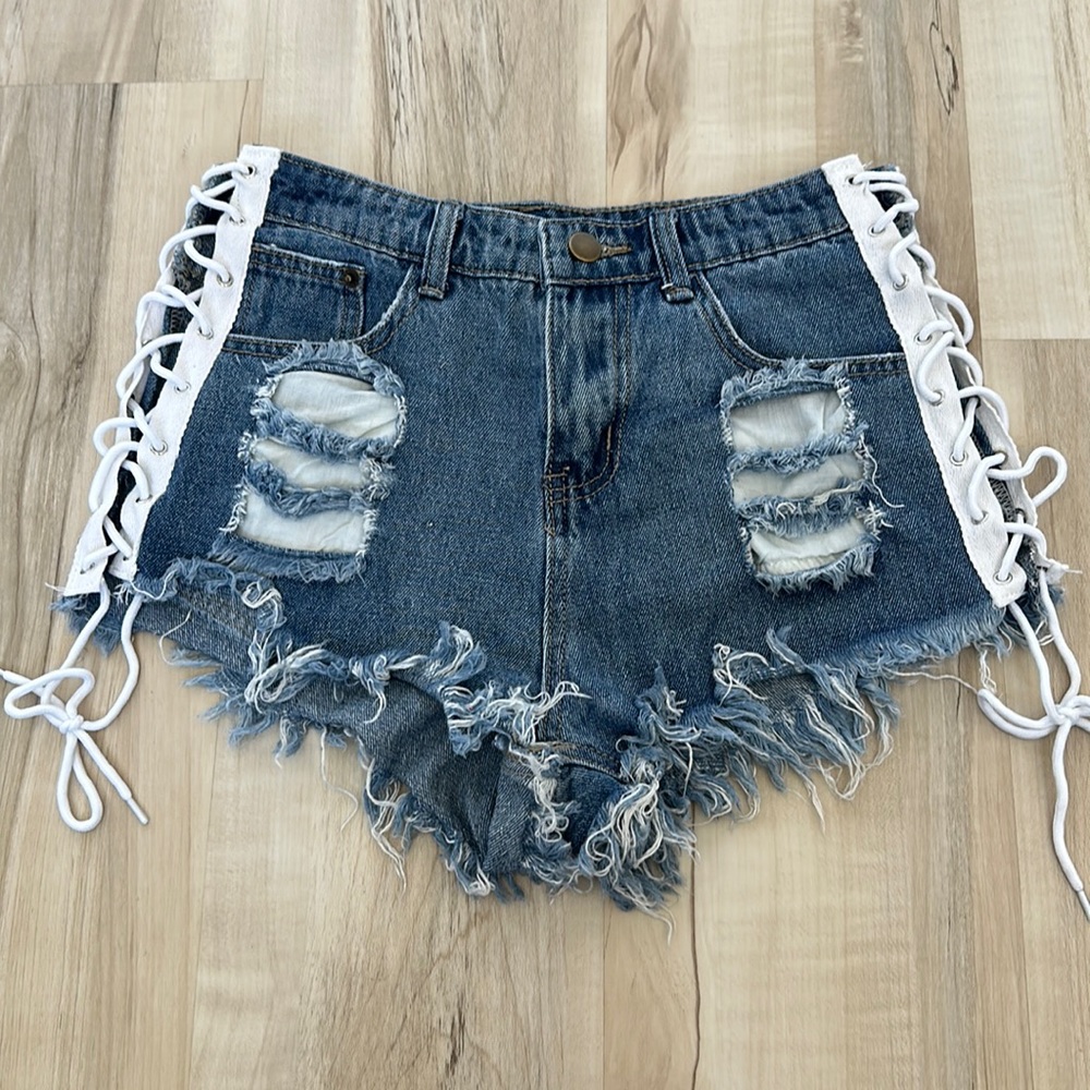 Fashion Nova Side tie shorts